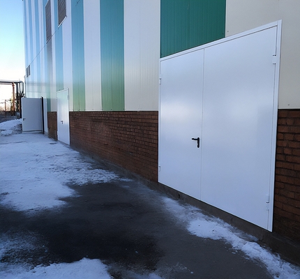 Белые огнестойкие ворота