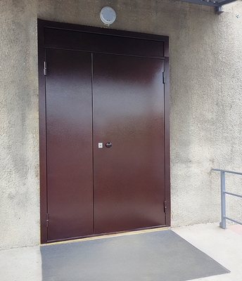 Дверь полуторной конструкции Дверь полуторной конструкции