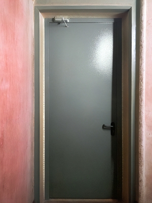 Стандартная дверь с доводчиком Стандартная дверь с доводчиком