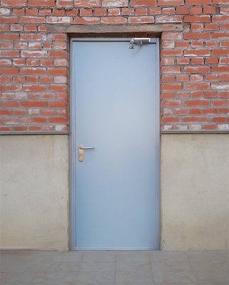 Дверь внутреннего открывания